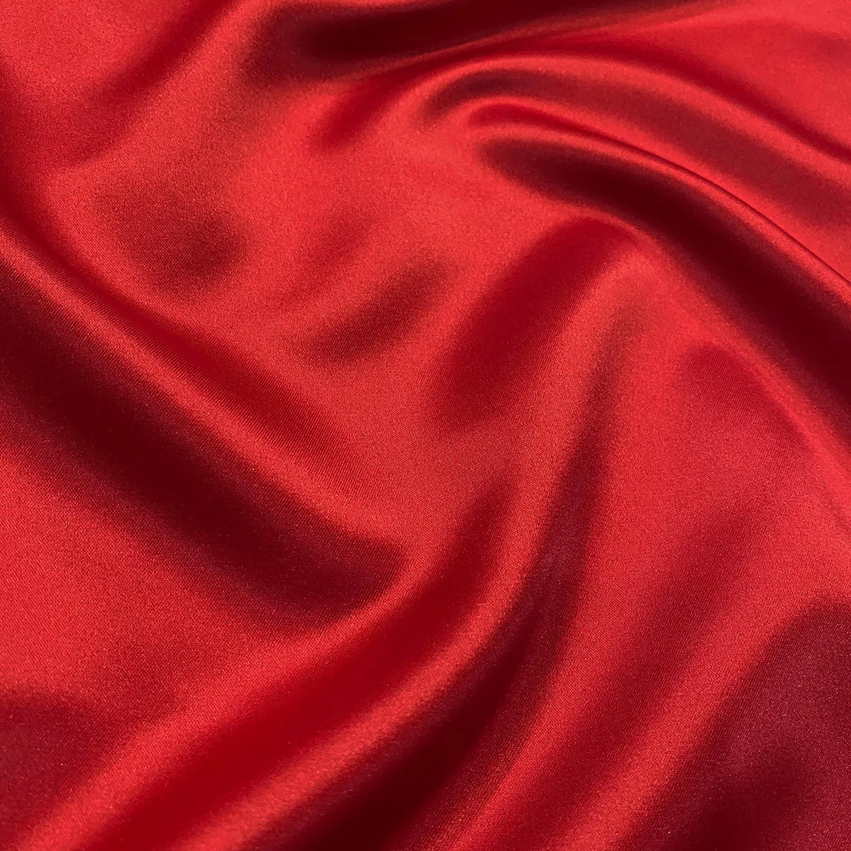 Lamour (Dull) Satin Table Runner in Red 1192